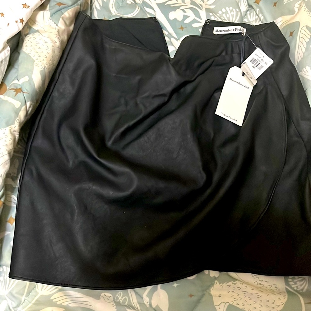 NWT Abercrombie and Fitch size S Vegan leather skirt